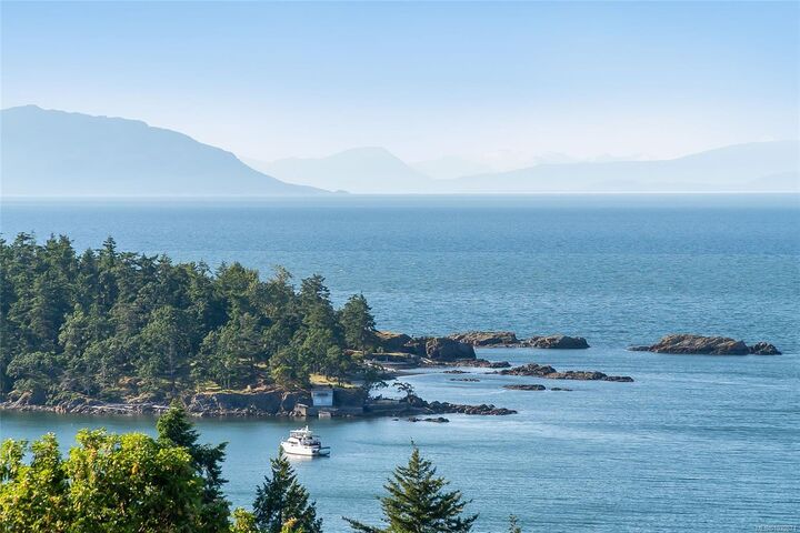 Property Photo: 3796 Sundown Dr BC V9T 4R1