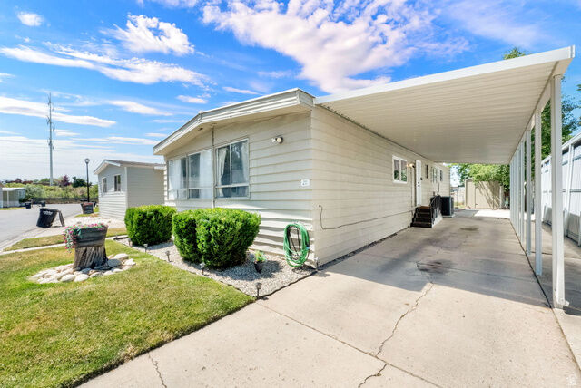 Property Photo: 884 Storm Mountain Dr UT 84123