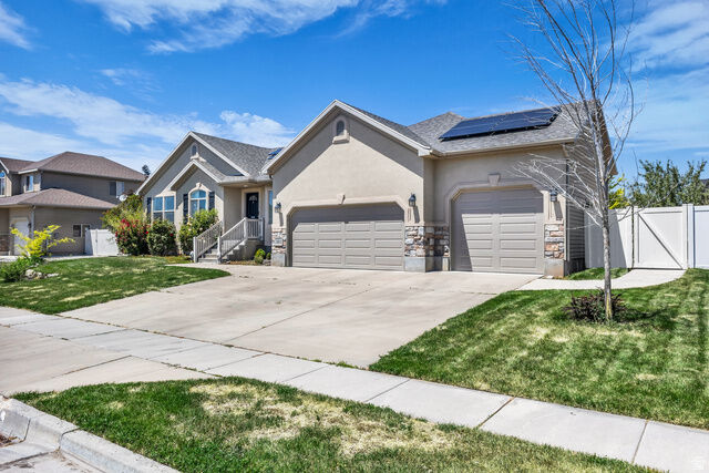Property Photo: 1368 W 2920 S UT 84075