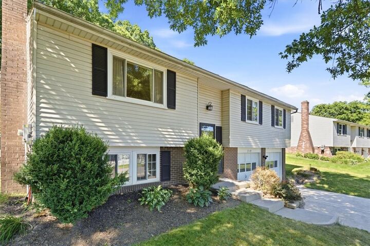 Property Photo: 719 Skyview Dr PA 16066