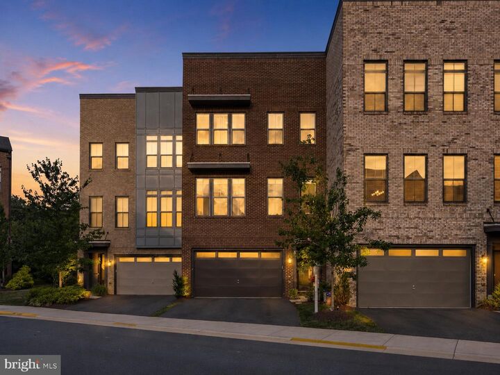 Property Photo: 23072 Sullivans Cove Square VA 20148