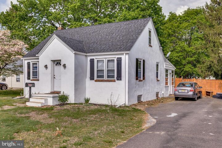 Property Photo:  319 Pine Street  NJ 08094 