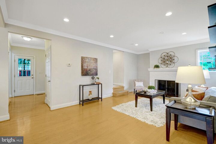 Property Photo:  2249 N Wakefield Street N  VA 22207 