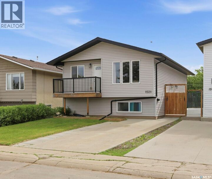 Property Photo:  1521 Laura Avenue  SK S7N 2R8 
