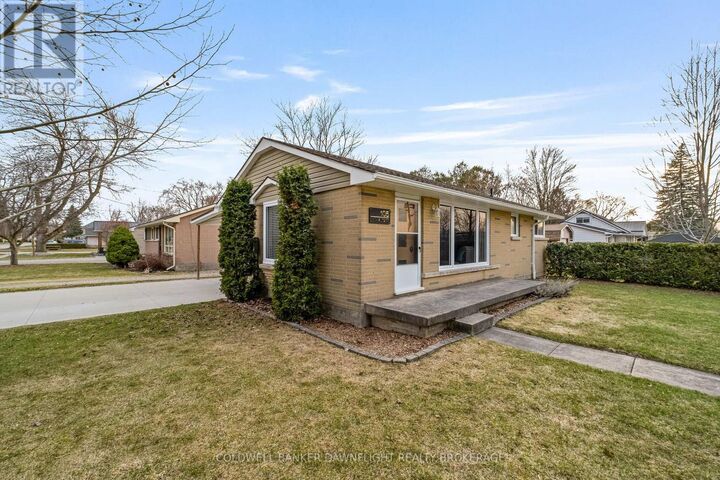 Property Photo: 105 Wellington Street West ON N0M 1S2