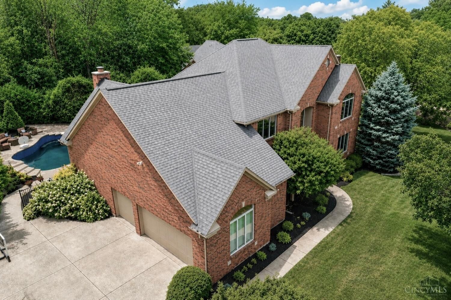 Property Photo: 7377 Avenel Court OH 45069