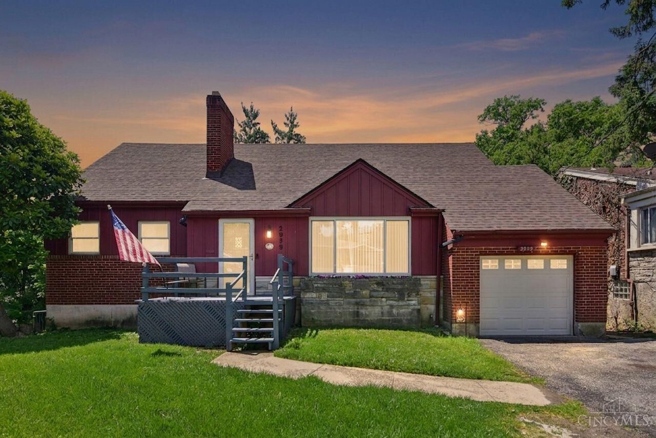Property Photo: 2939 Lawndale Avenue OH 45212
