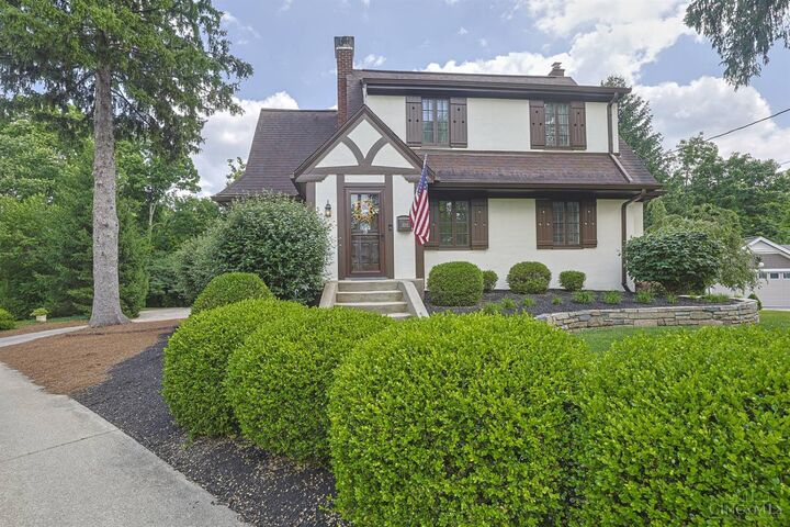 Property Photo:  1242 Garden Circle  OH 45215 