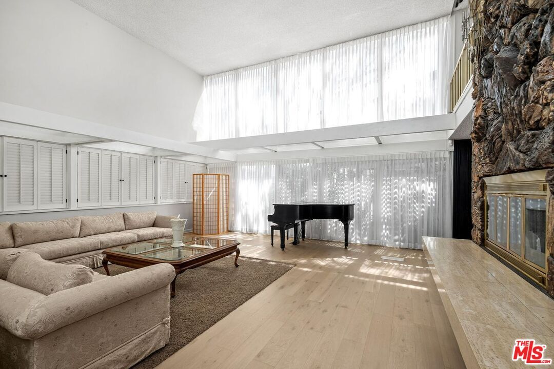 Property Photo:  6505 S Halm Ave  CA 90056 