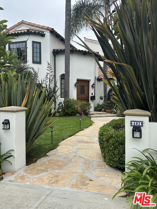 Property Photo: 402 11th St CA 90402