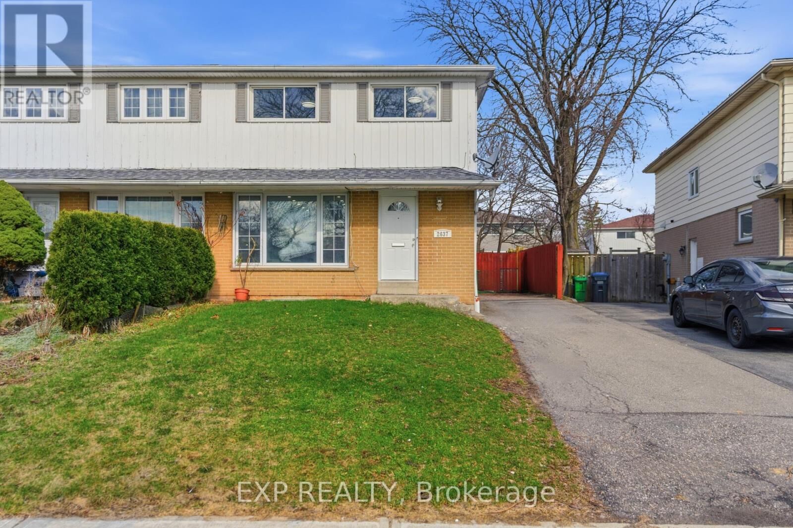 Property Photo: 2637 Altadena Court ON L5K 1G1