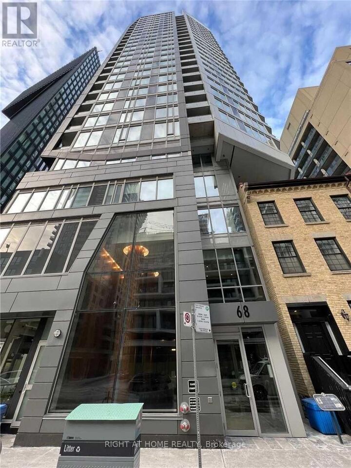 Property Photo:  68 Shuter St 2711  ON M5B 0B4 