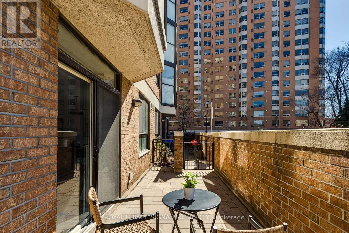 Property Photo:  271 Ridley Boulevard 108  ON M5M 4N6 