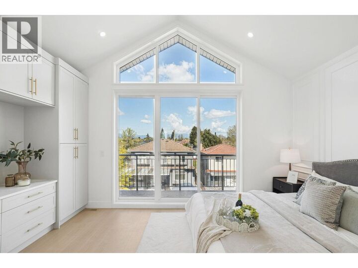 Property Photo:  1005 East 55th Avenue 2  BC V5X 1N8 