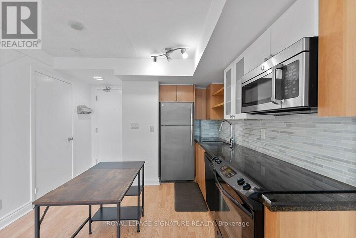 Property Photo:  600 Fleet Street 831  ON M5V 1B7 