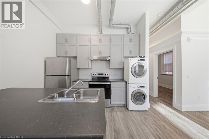 Property Photo:  11 Queen Street 201  ON N3T 3B1 