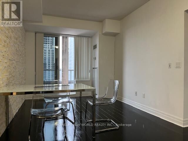 Property Photo:  35 Balmuto Street 2502  ON M4Y 0A3 