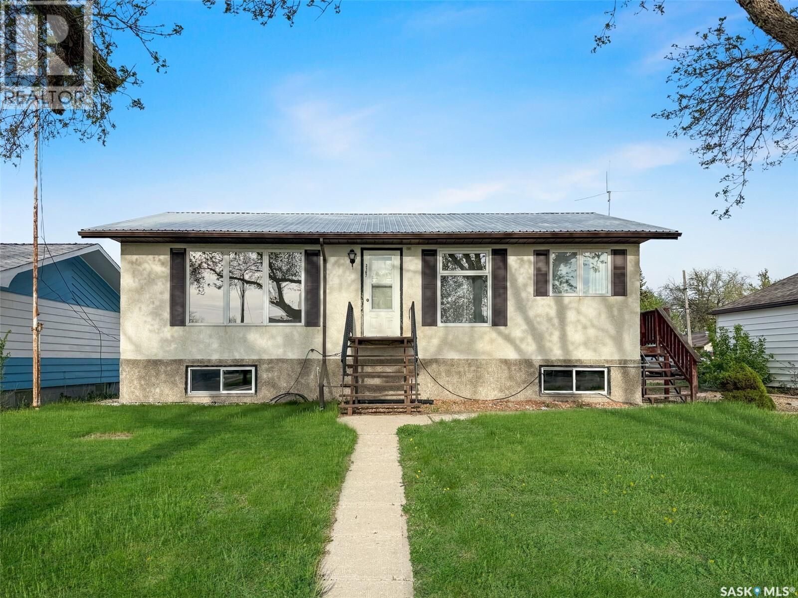 Property Photo: 3167 Rutland Avenue SK S0N 1A0
