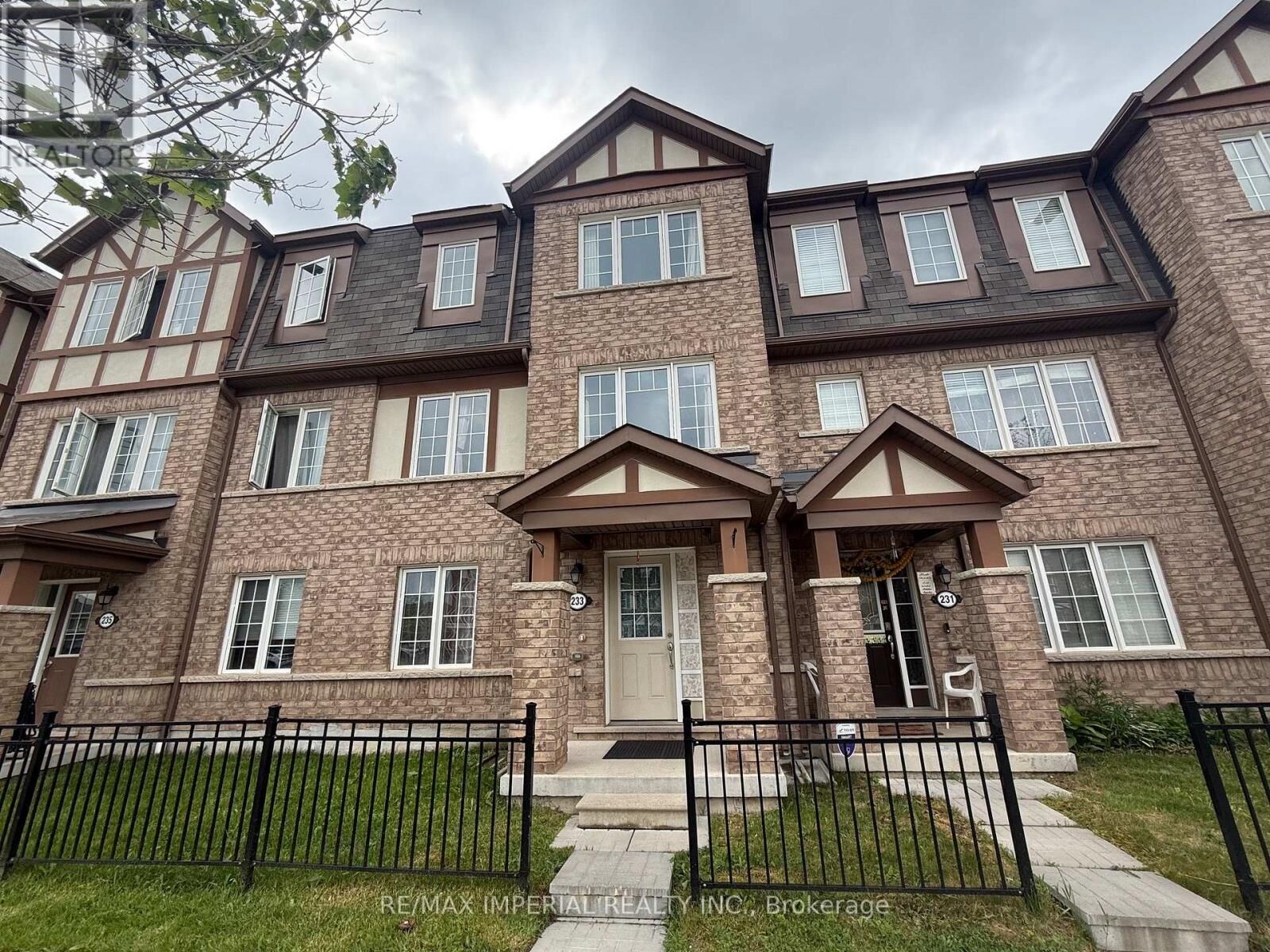 Property Photo:  233 Remembrance Drive  ON L7A 0A8 