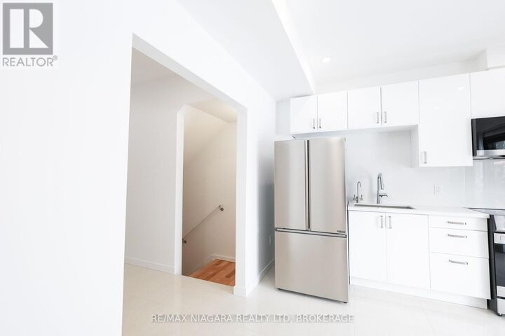 Property Photo:  68 First Street B  ON L3B 4R9 