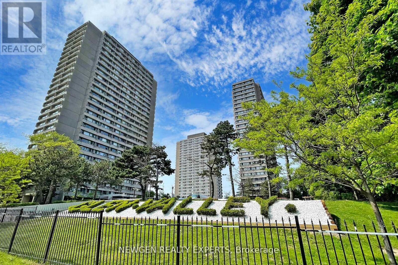 Property Photo:  725 Don Mills Road 1903  ON M3C 1S8 