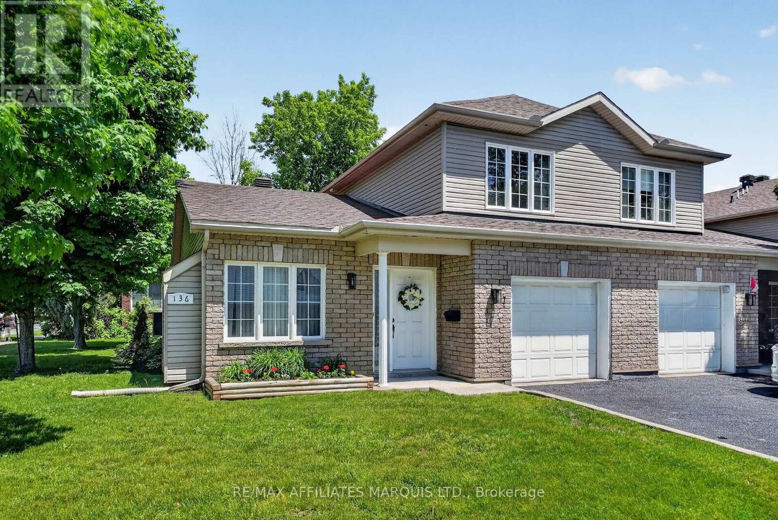 Property Photo: 136 Fourth Street East 1 ON K6H 2H9