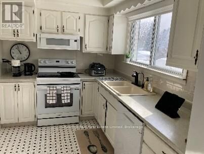 Property Photo:  11 Auburn Street  ON K8P 2N1 
