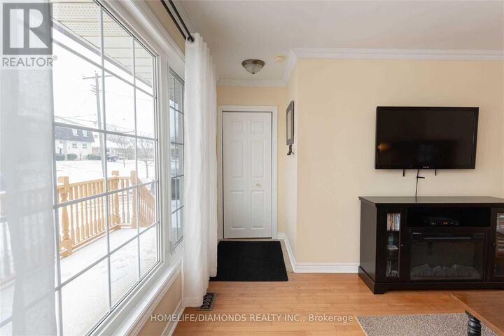 Property Photo: 87 Raylawn Crescent Upper ON L7G 4M6