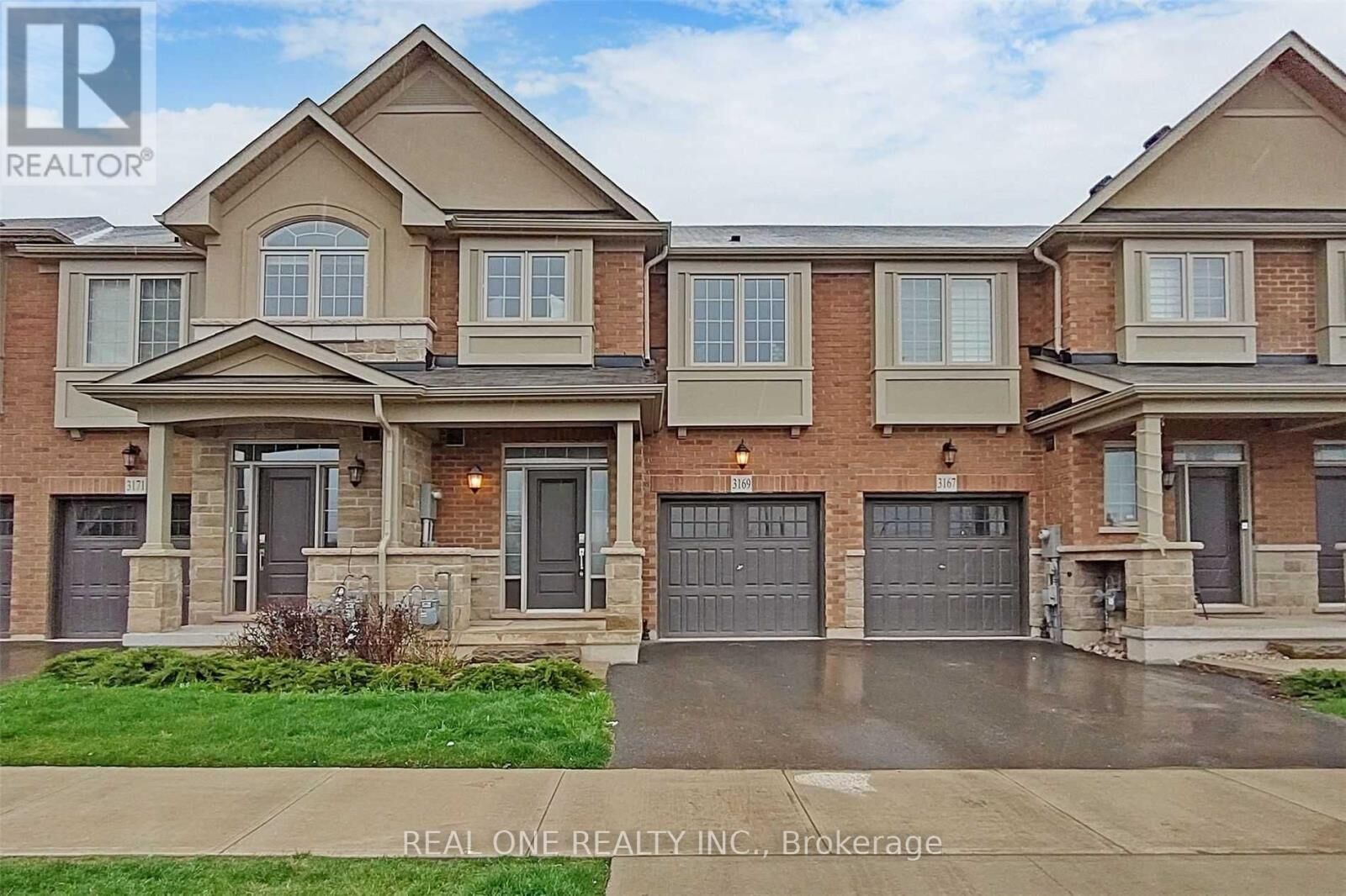 Property Photo: 3169 William Coltson Avenue ON L6H 0W9