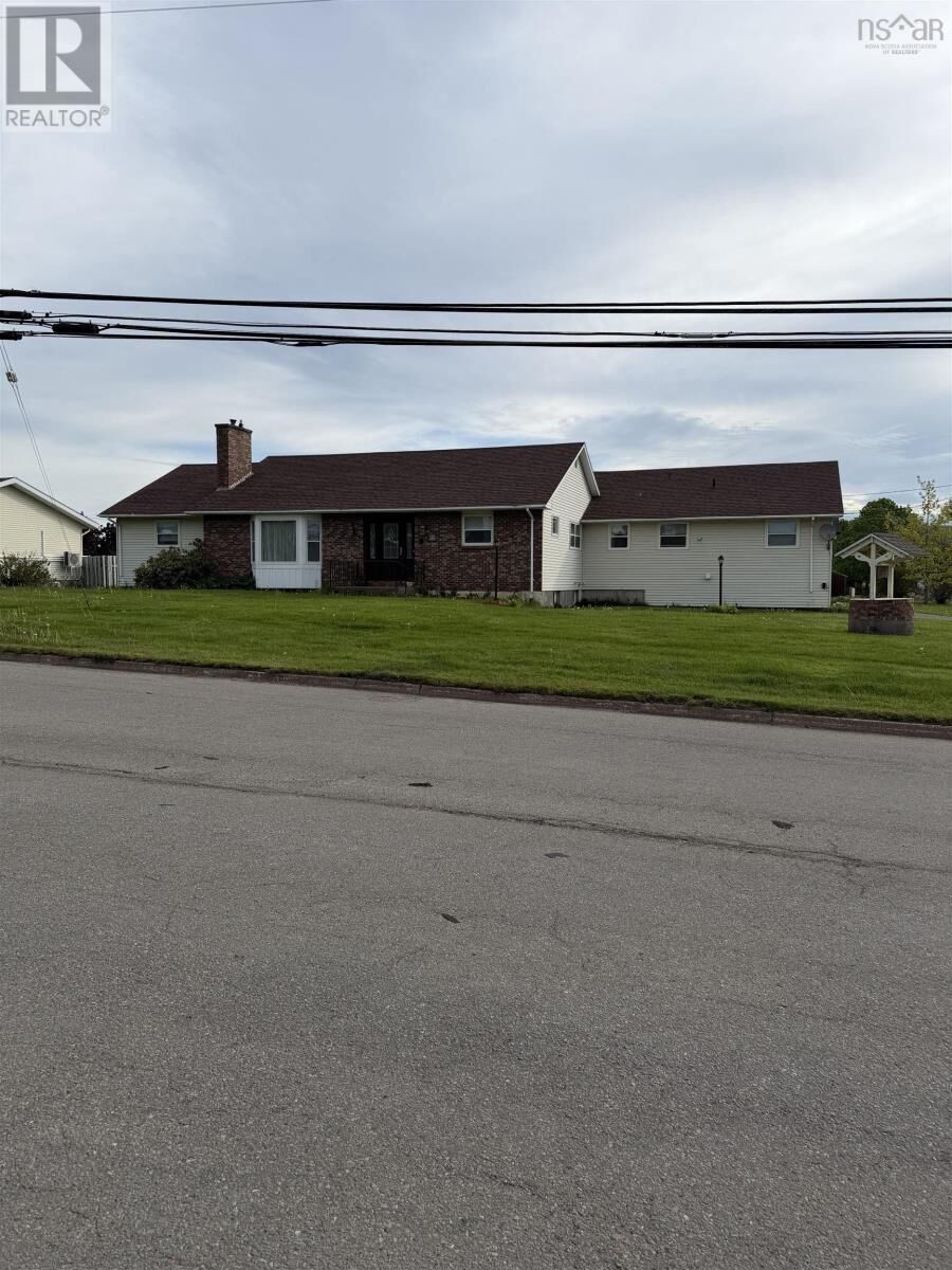 Property Photo:  246 Hawthorne Street       B2g 2R3  NS B2G 2R3 