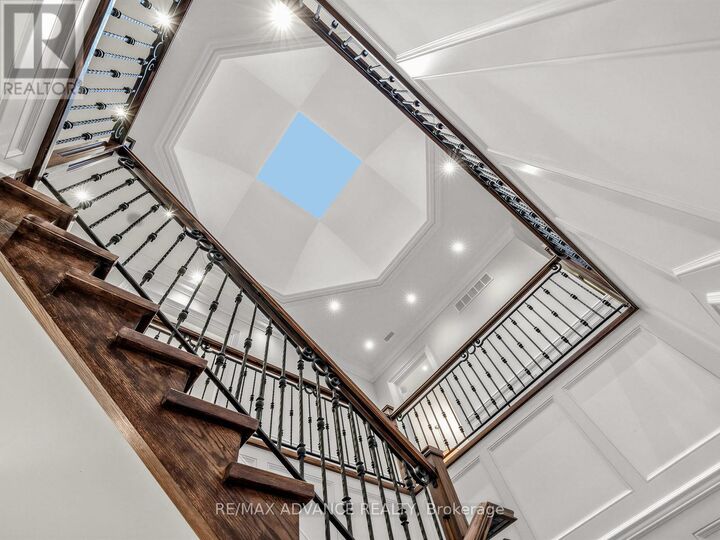 Property Photo:  5 Lloydminster Crescent  ON M2M 2R9 