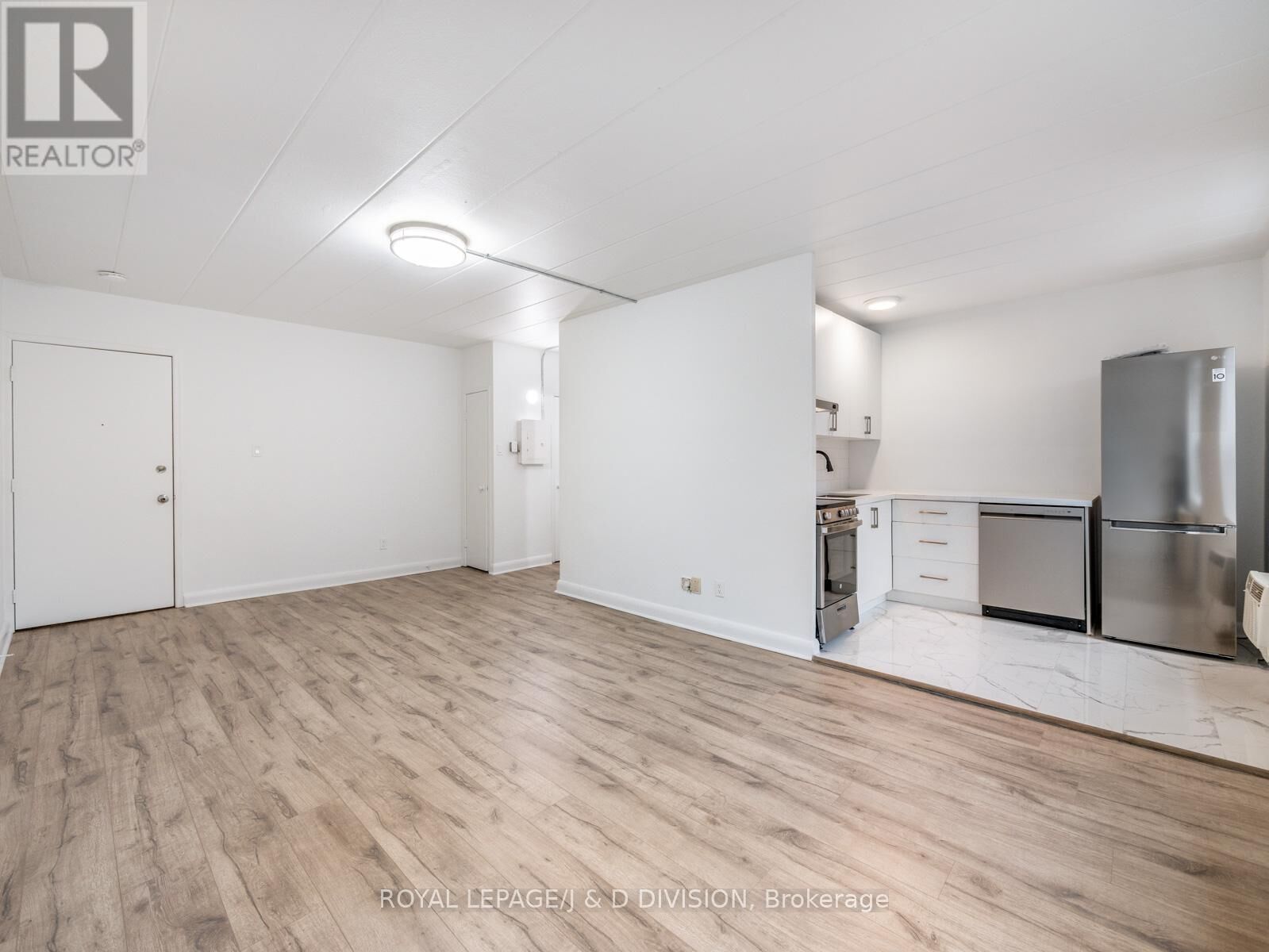 Property Photo:  325 Sammon Avenue 102  ON M4J 2A1 