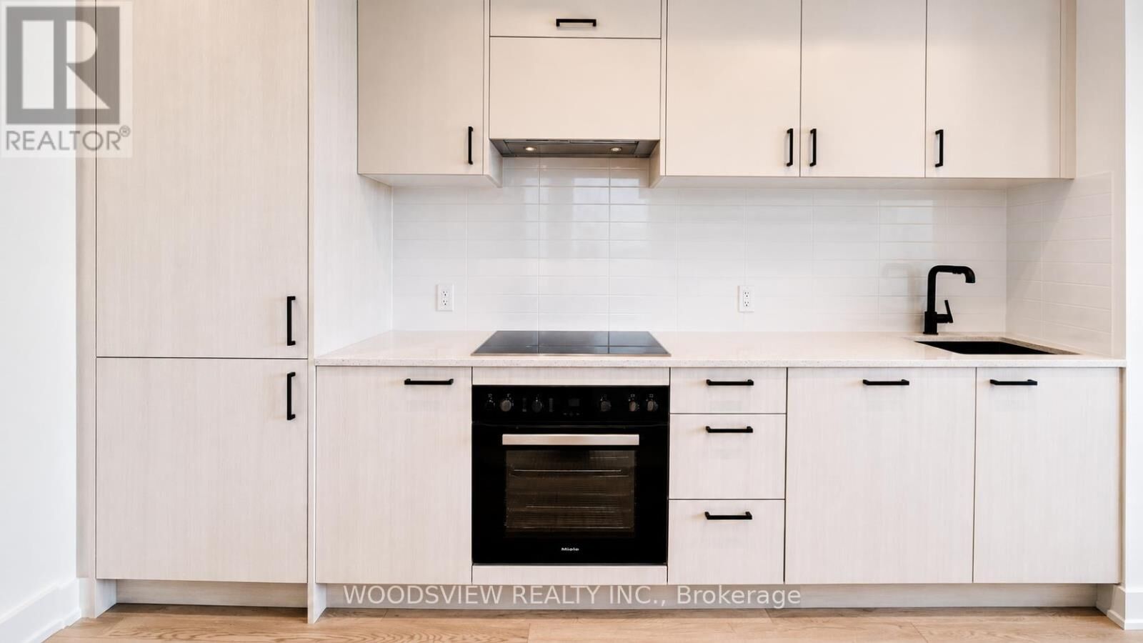 Property Photo:  5 Quarrington Lane 1406  ON M3C 0S5 