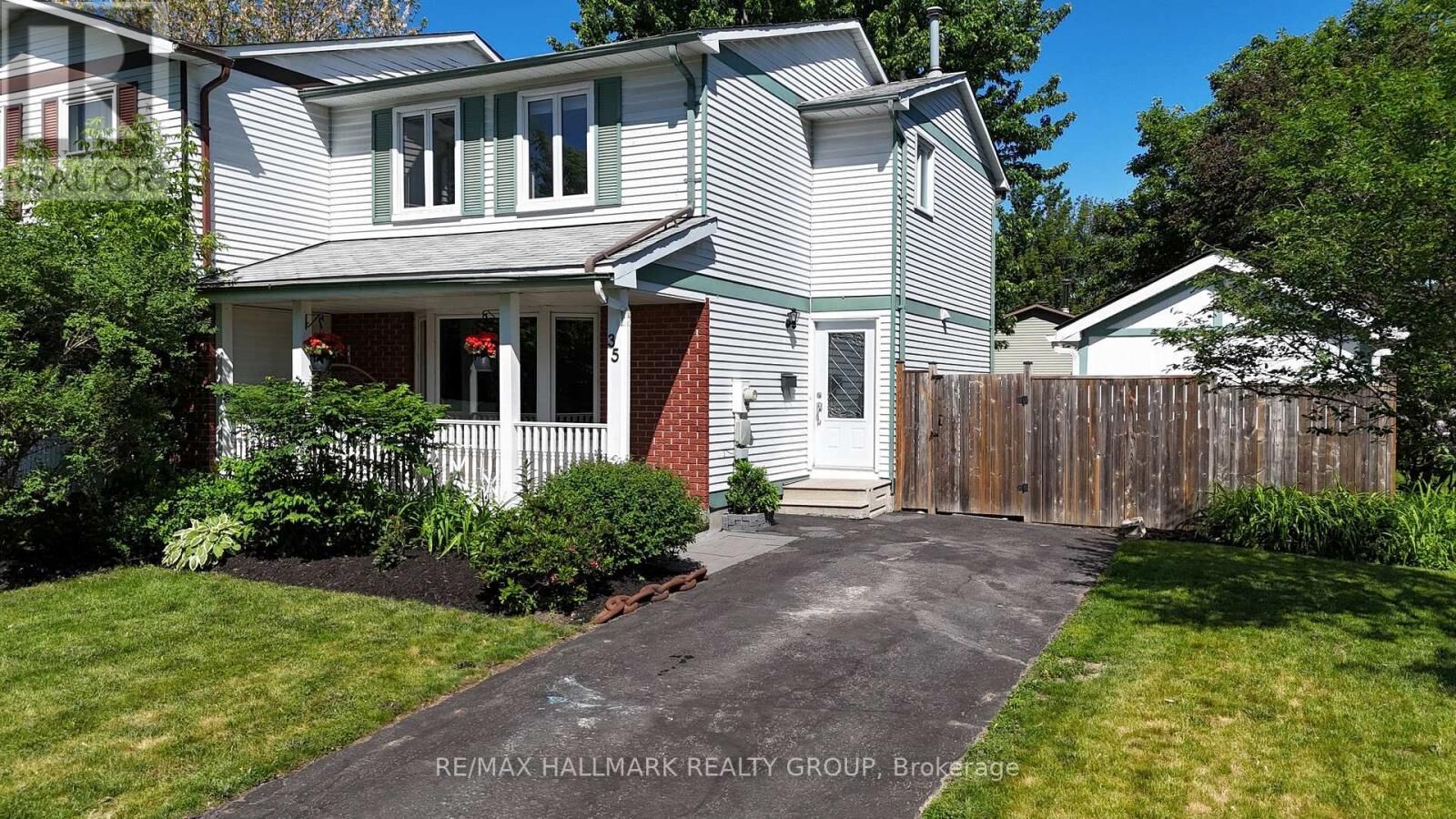 Property Photo:  35 Seabrooke Drive  ON K2L 2H8 