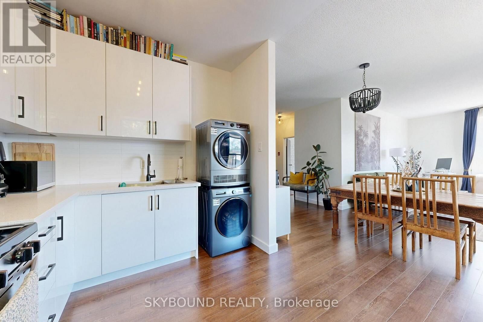 Property Photo: 2104 Queen Street East B ON M4E 1E2