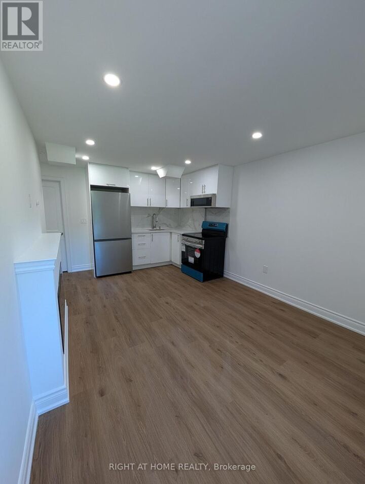 Property Photo:  251 Meadow Road Unit 2  ON L1N 3K1 