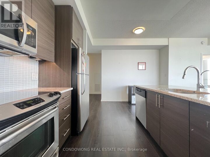 Property Photo: 70 Forest Manor Road 1808 ON M2J 0A9