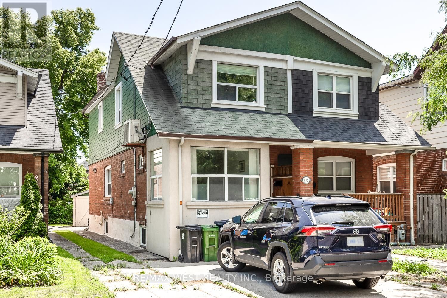 Property Photo:  975 Broadview Avenue Lower  ON M4K 2R9 