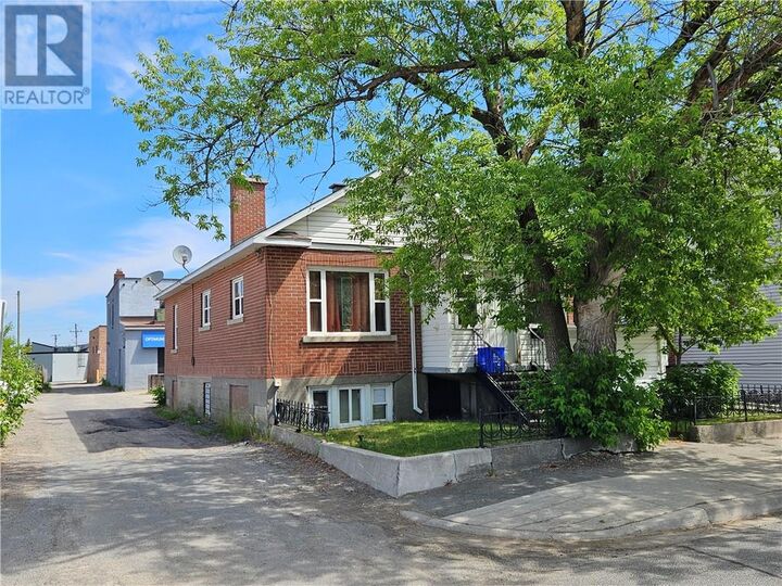 Property Photo:  260 King Street  ON P3C 2W1 