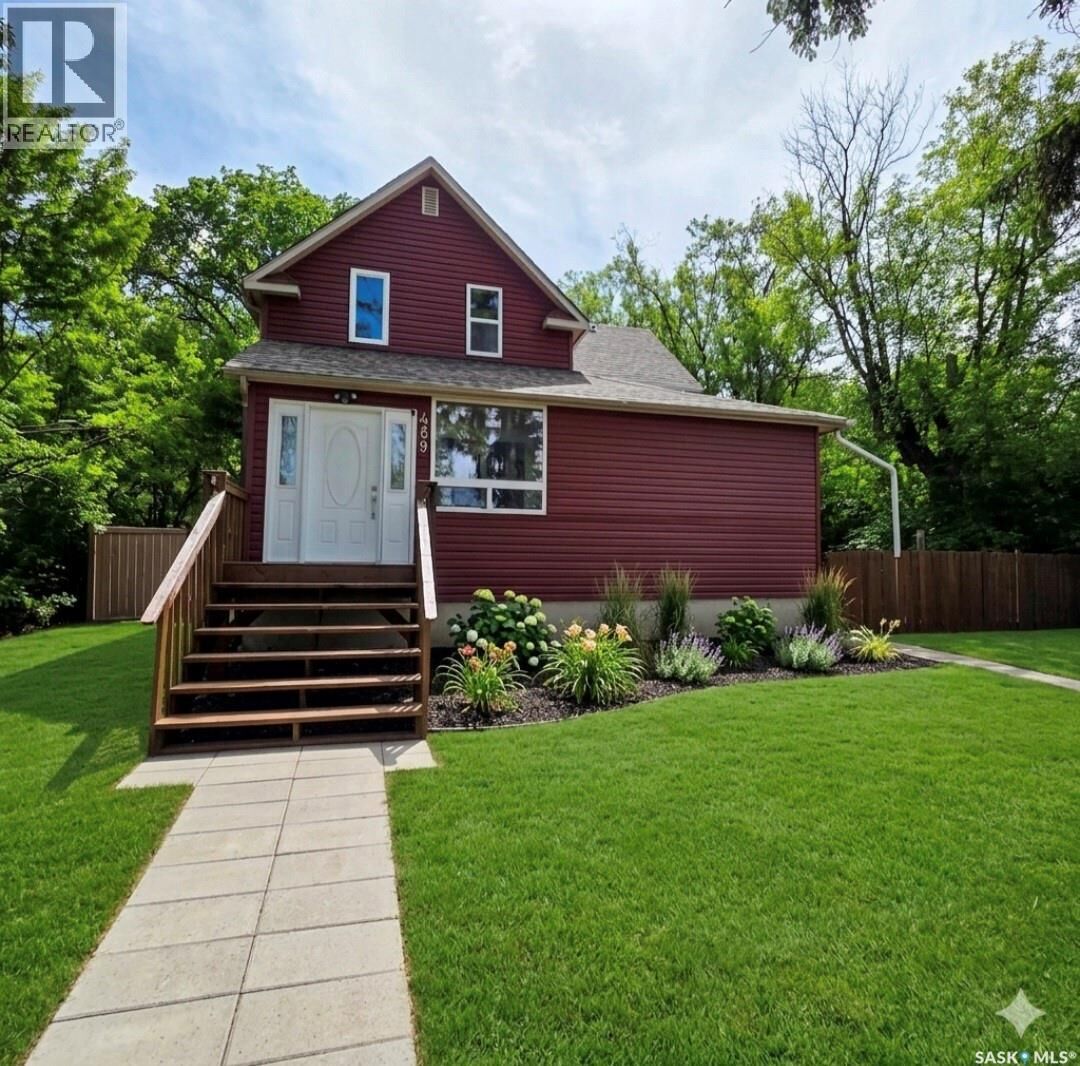 Property Photo: 469 19th Street E SK S6V 1K3