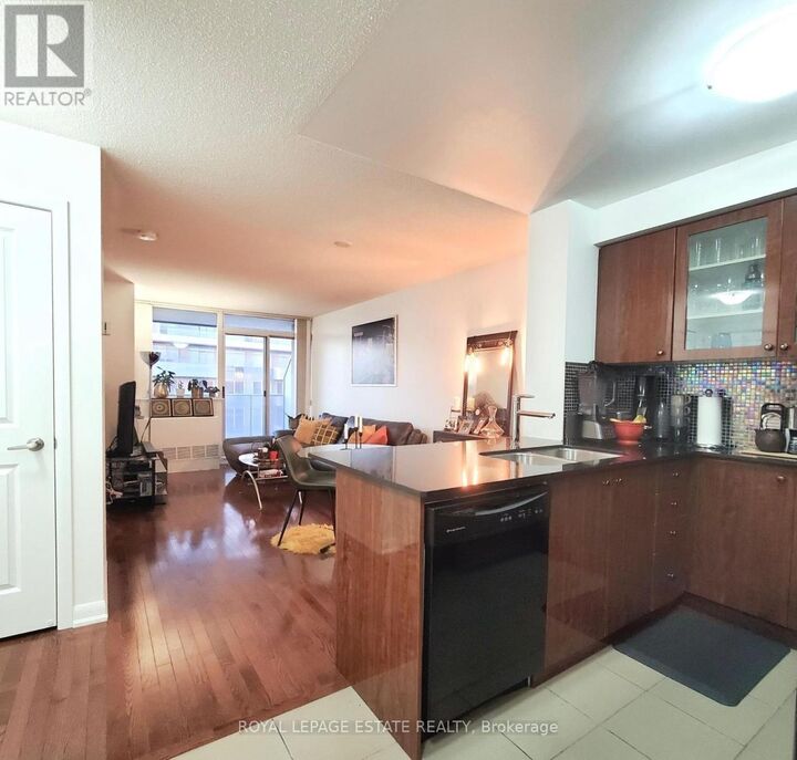 Property Photo:  5793 Yonge Street 1210  ON M2M 0A9 