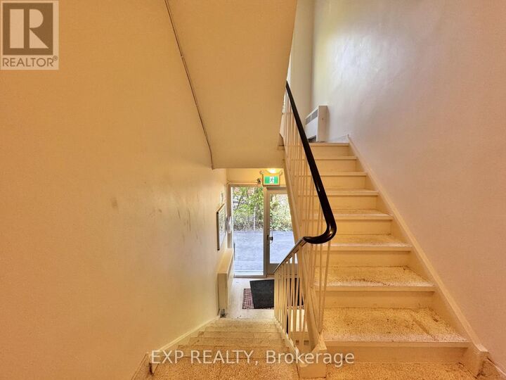 Property Photo:  27 Paisley Boulevard Unit 2  ON L6A 1P3 