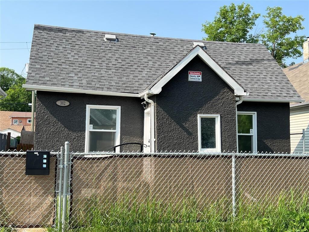 Property Photo: 362 Magnus Avenue MB R3T 3J3