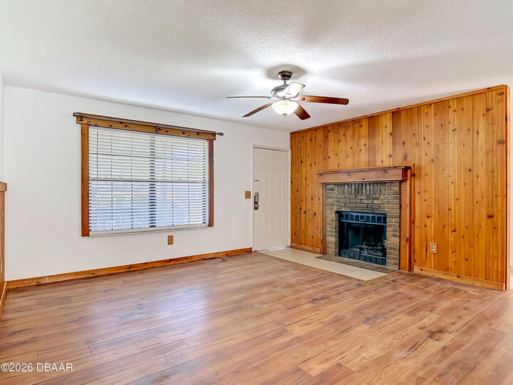 Property Photo: 1433 Tommy Hitchcock Avenue FL 32124