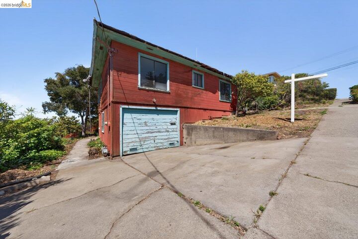 Property Photo: 605 Sea View Dr CA 94530