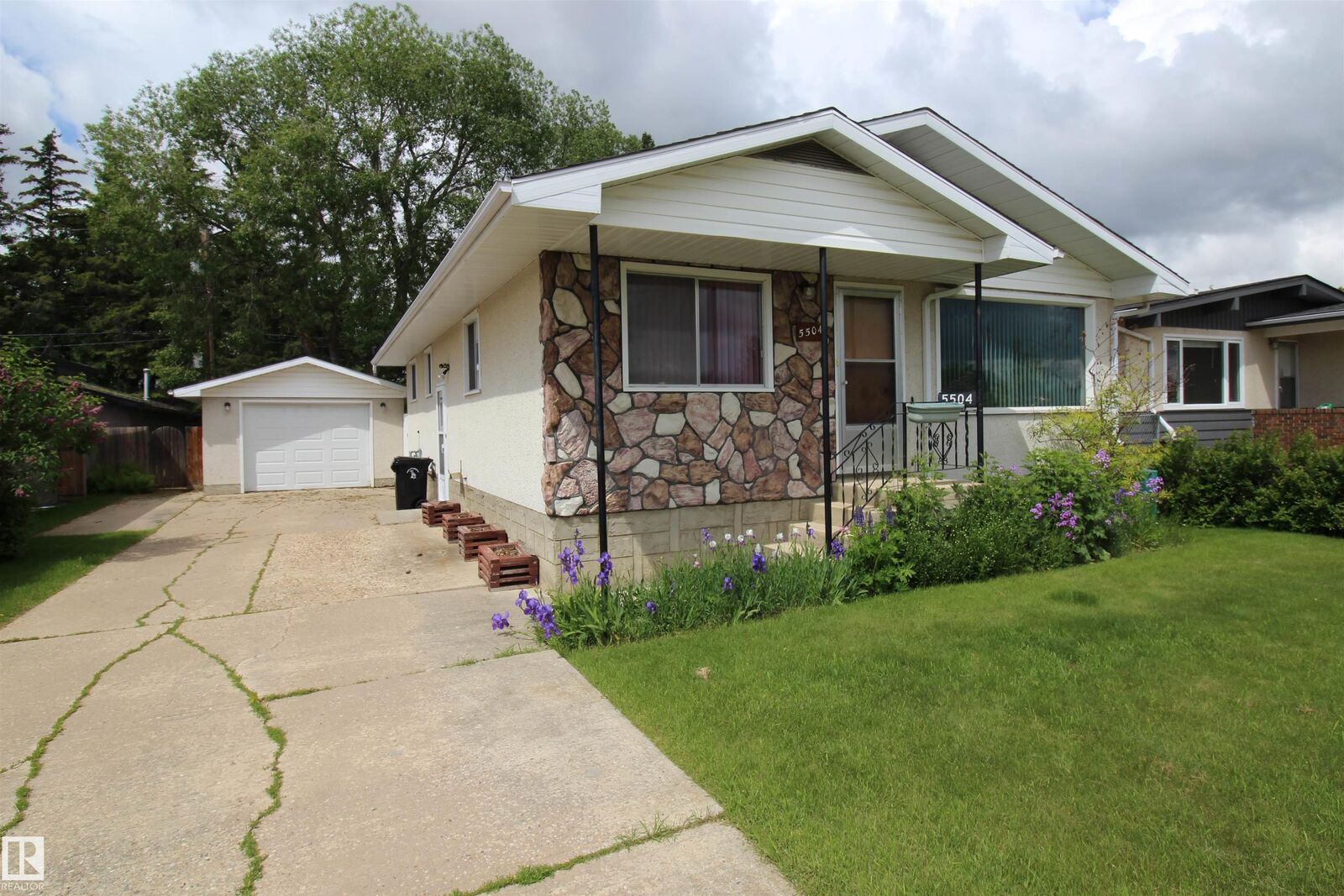 Property Photo:  5504 56  AB T7N 0A1 