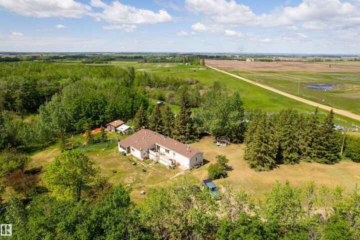 Photo de la propriété: 20519 Twp Road 550 AB T8L 4B6