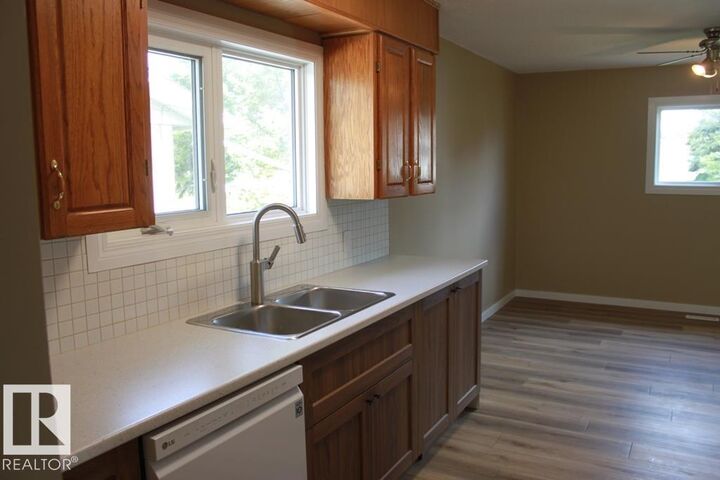 Property Photo: 5211 53 Avenue AB T0B 4J0