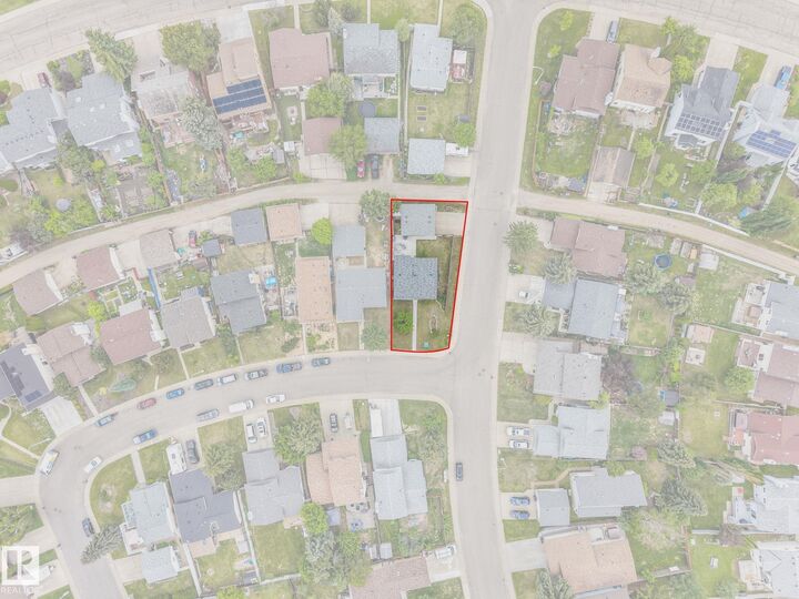 Property Photo: 3904 35 Avenue NW AB T6L 4L1