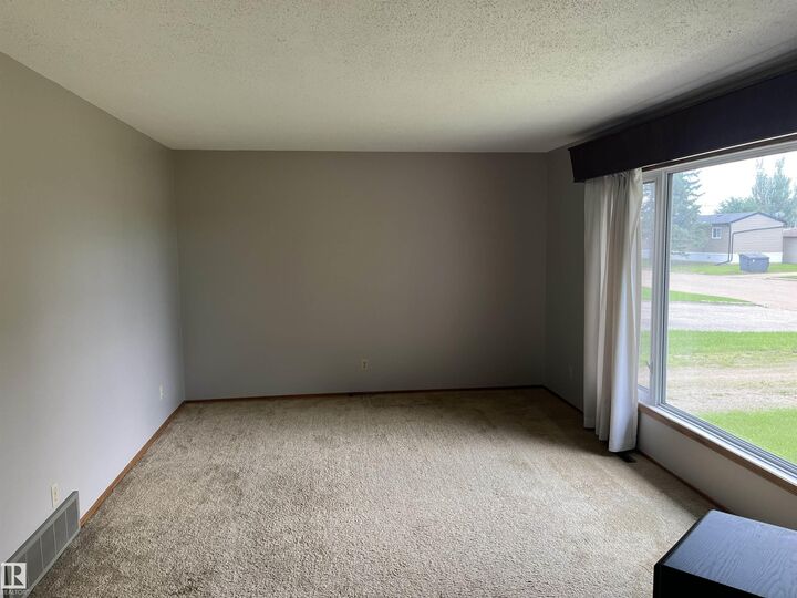 Property Photo: 5012 58 Avenue AB T0B 4N0
